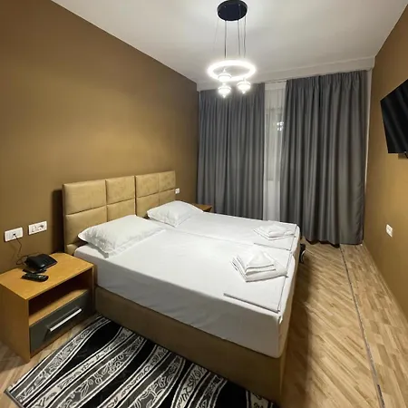 Milano * Τίρανα