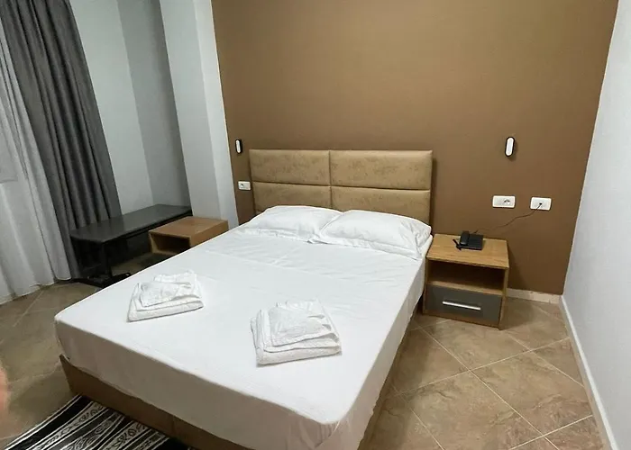 Milano فندق تيرانا